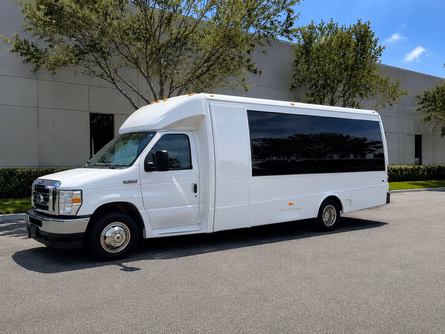 corporate winery tour and client entertainment buses along the silverado trail